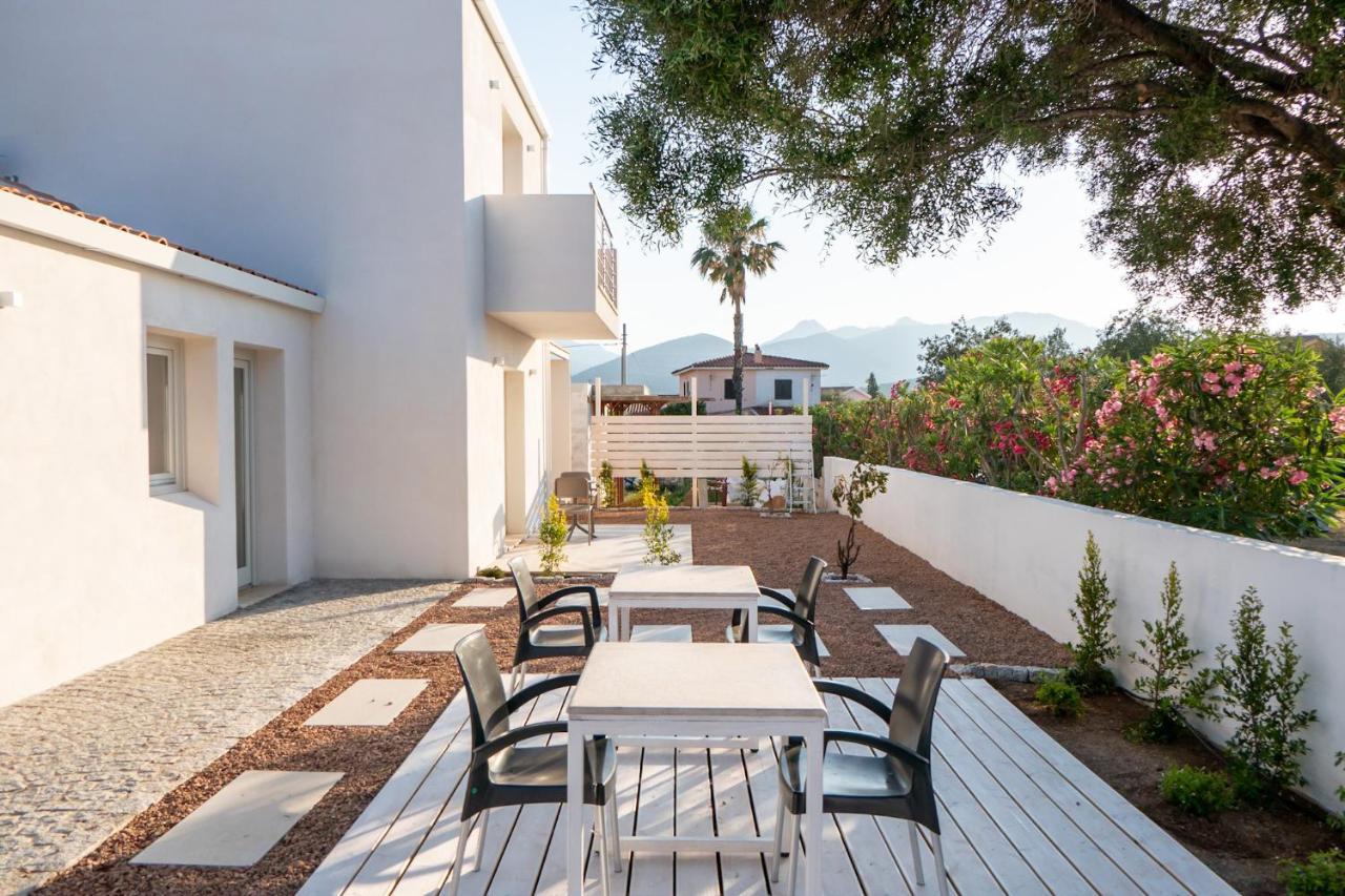 Villa Est San Teodoro  Eksteriør billede