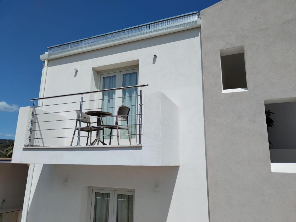 Villa Est San Teodoro  Eksteriør billede