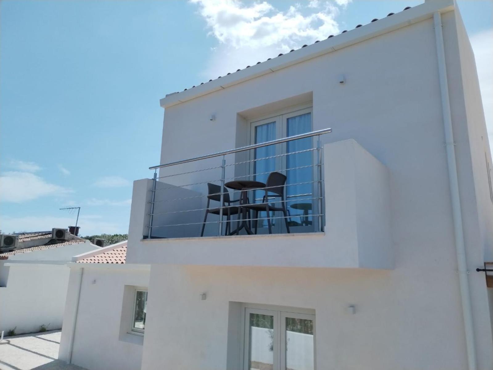 Villa Est San Teodoro  Eksteriør billede